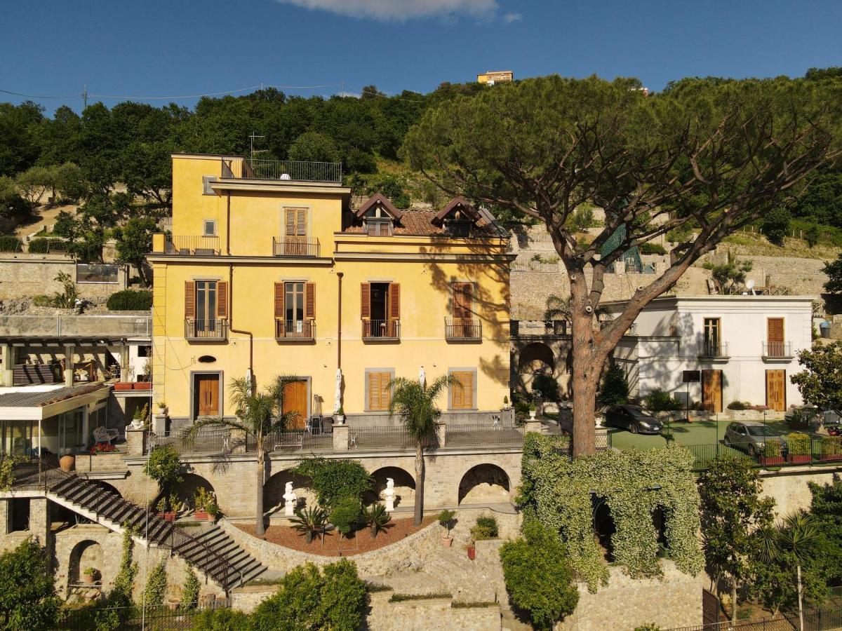 Villa Di Natale Pagani Eksteriør bilde