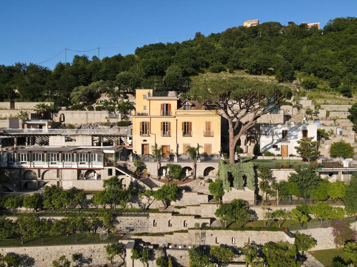 Villa Di Natale Pagani Eksteriør bilde